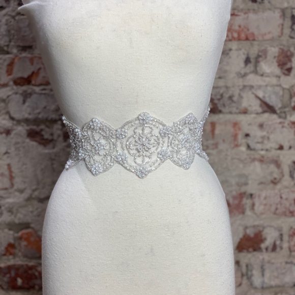 Bridal belt NWT white beading